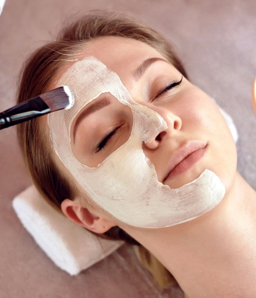 Peeling visage Celestetic à Nice : Renouvelez et illuminez votre peau cet hiver