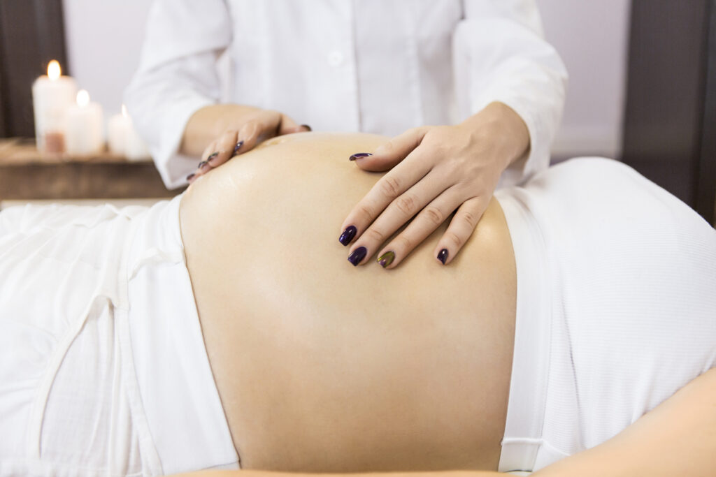 Massage femme enceinte à Nice : Bien-être et détente pour les futures mamans