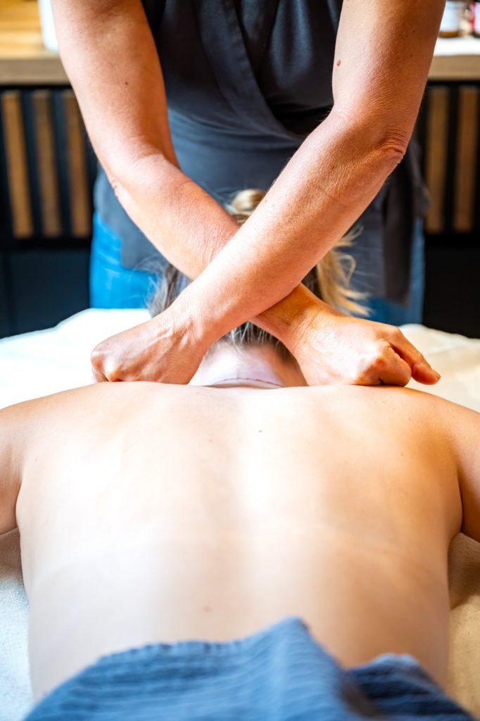 Massage relaxant du dos à Nice